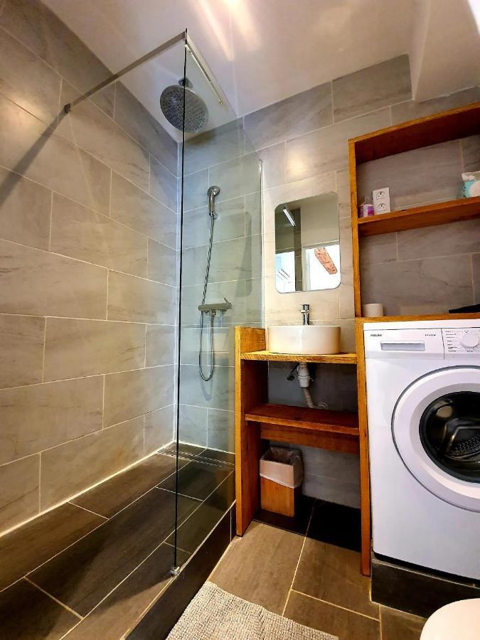 Freshly Tastefully Renovated Apartments In Heart Of Old 昂蒂布 外观 照片
