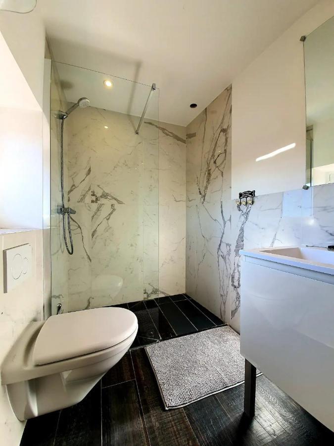 Freshly Tastefully Renovated Apartments In Heart Of Old 昂蒂布 外观 照片
