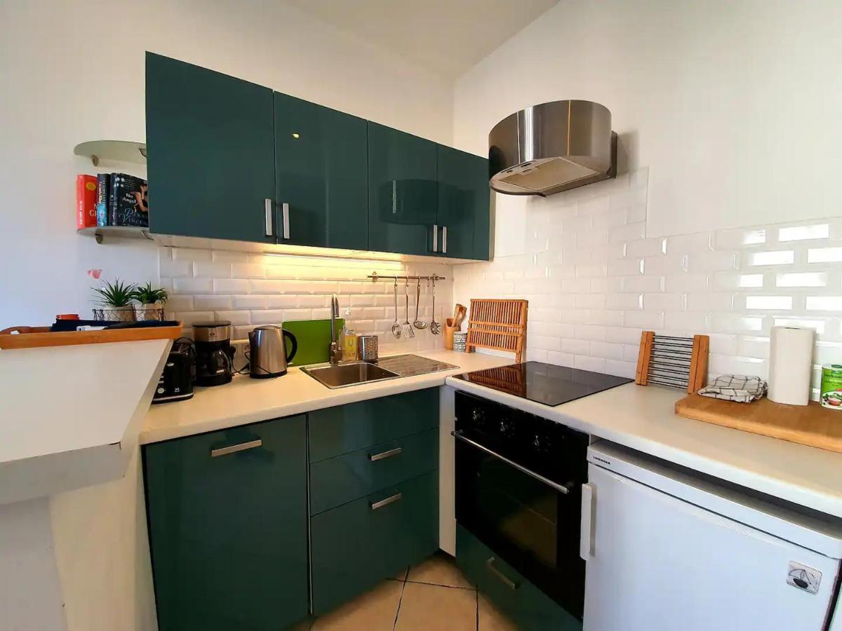 Freshly Tastefully Renovated Apartments In Heart Of Old 昂蒂布 外观 照片