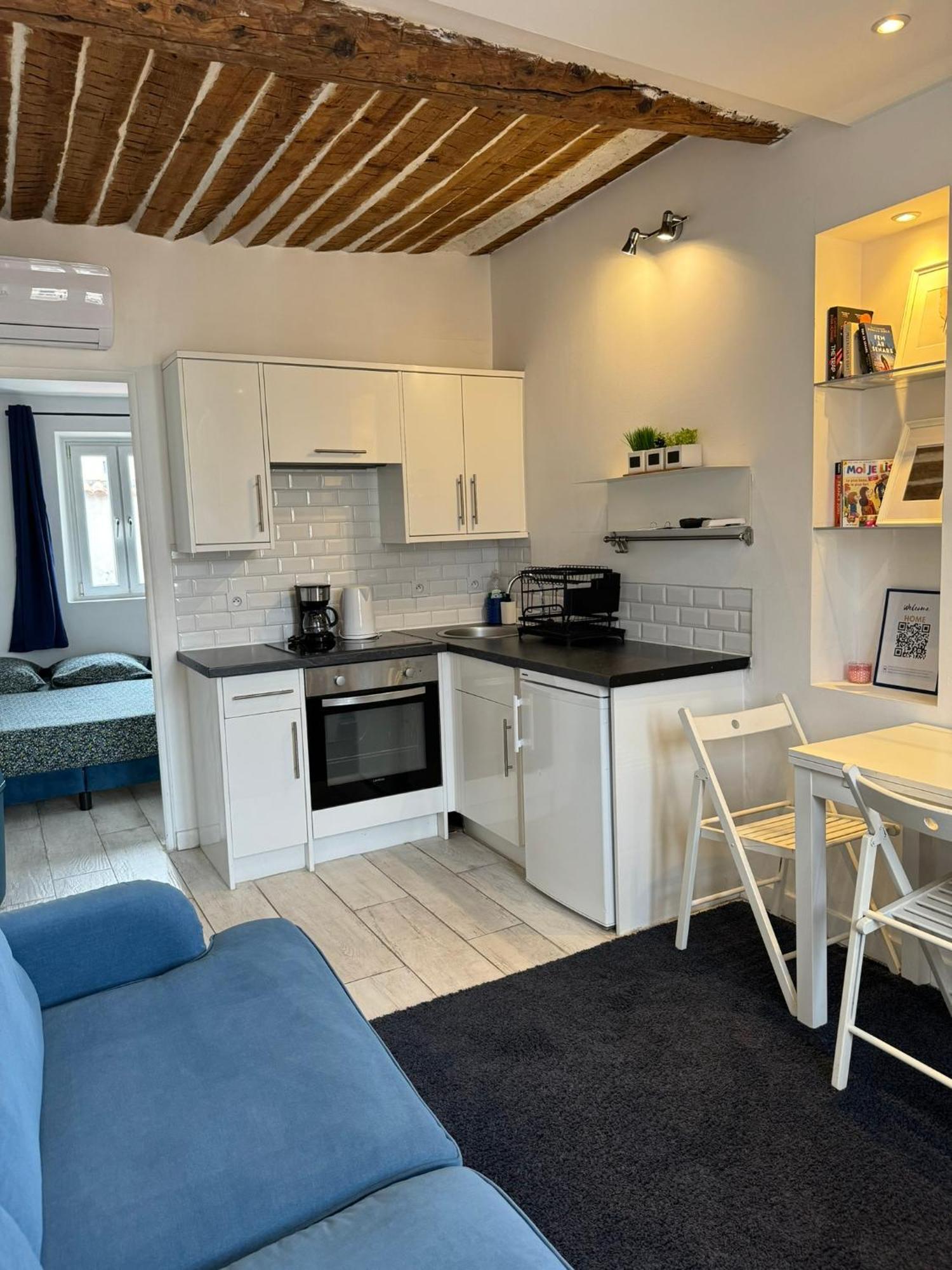 Freshly Tastefully Renovated Apartments In Heart Of Old 昂蒂布 外观 照片